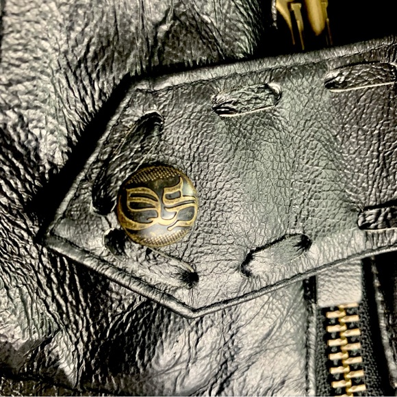 Quicksilver Leather Snowboard/Ski Mens Jacket. Size M. Faux fur hood, zip front - Picture 5 of 16